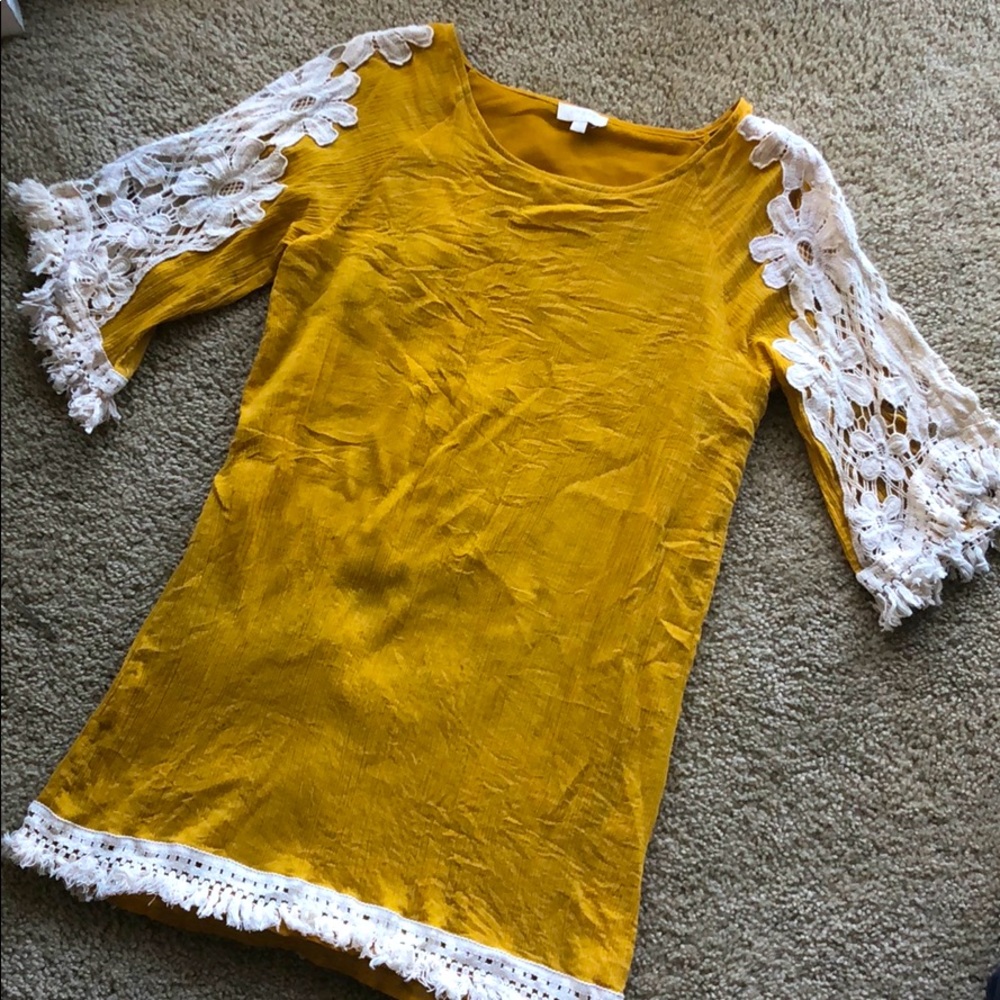 Size small Boutique Mustard dress! CUTEST details!